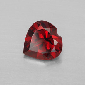 Granato Almandino Rosso scuro naturale da 1.52 ct, A forma di cuore, VVS-VS