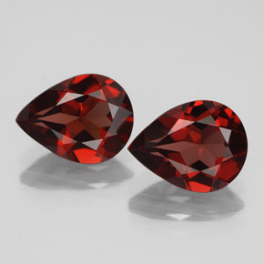 Granato almandino naturale rosso da  ct, taglio a pera, VVS