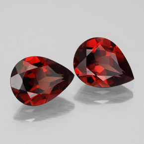 Granato almandino naturale rosso da  ct, taglio a pera, VVS