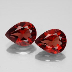 Granato almandino naturale rosso da  ct, taglio a pera, VVS-VS