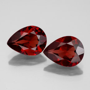 Granato almandino naturale rosso da  ct, taglio a pera, VVS-VS
