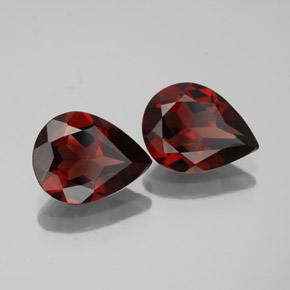 Granato almandino naturale rosso da  ct, taglio a pera, VVS-VS