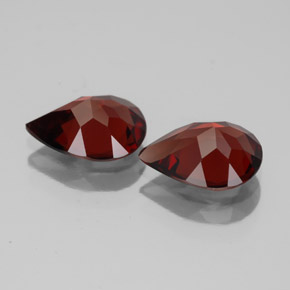 Granato almandino naturale rosso da  ct, taglio a pera, VVS-VS