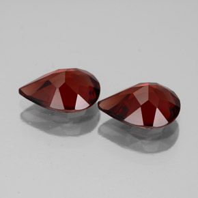 Granato almandino naturale rosso da  ct, taglio a pera, VVS-VS