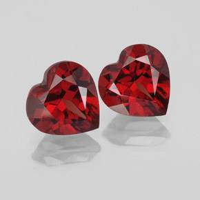 Granato almandino naturale rosso da  ct, a forma di cuore, VVS