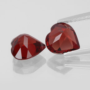 Granato almandino naturale rosso da  ct, a forma di cuore, VVS