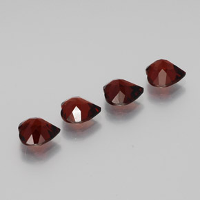 Granato almandino naturale rosso da  ct, a forma di cuore, VVS