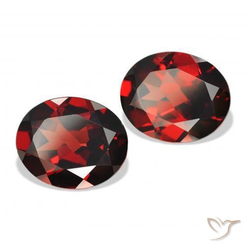 Gemme di Granato Almandino Rosso scuro naturale da 7.82 ct, Ovale, VVS-VS