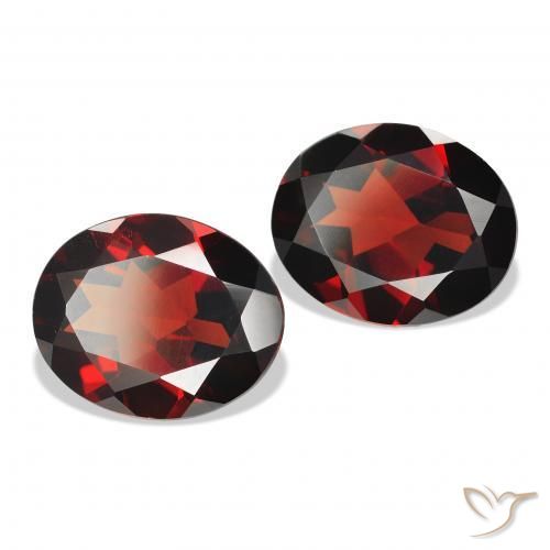Gemme di Granato Almandino Rosso Sangue Profondo naturale da 7.57 ct, Ovale, VVS-VS