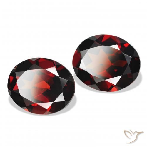 Gemme di Granato Almandino Rosso scuro naturale da 7.53 ct, Ovale, VVS-VS