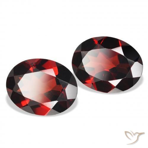 Gemme di Granato Almandino Rosso scuro naturale da 3.95 ct, Ovale, VVS-VS