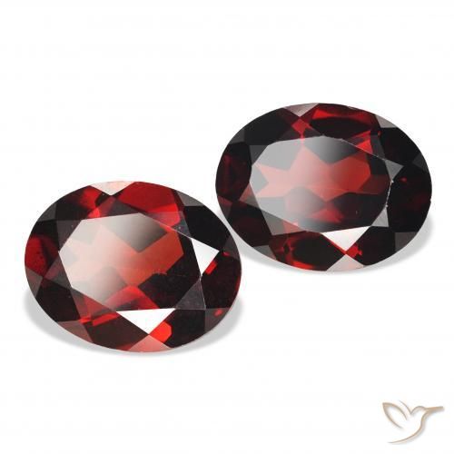 Gemme di Granato Almandino Rosso Sangue Profondo naturale da 4.17 ct, Ovale, VVS-VS