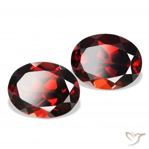 Gemme di Granato Almandino Rosso Sangue Profondo naturale da 4.79 ct, Ovale, VS