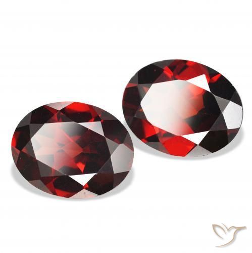 Gemme di Granato Almandino Rosso Sangue Profondo naturale da 4.16 ct, Ovale, VS