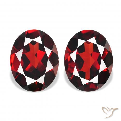 4.23ctw Naturale Rosso Sangue Profondo Granato Almandino, Ovale, VVS-VS