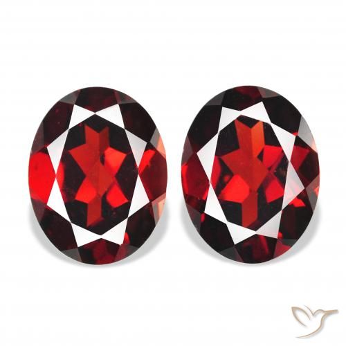 Gemme di Granato Almandino Rosso scuro naturale da 4.67 ct, Ovale, VVS-VS