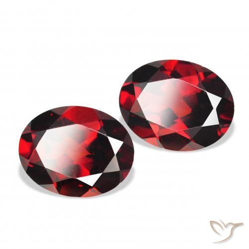 Gemme di Granato Almandino Rosso scuro naturale da 4.67 ct, Ovale, VVS-VS