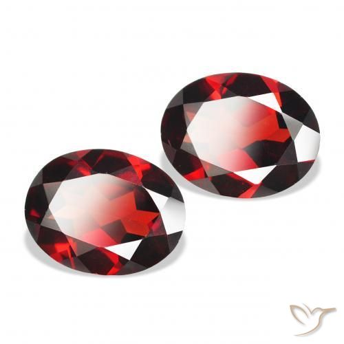 Gemme di Granato Almandino Rosso scuro naturale da 3.91 ct, Ovale, VVS-VS