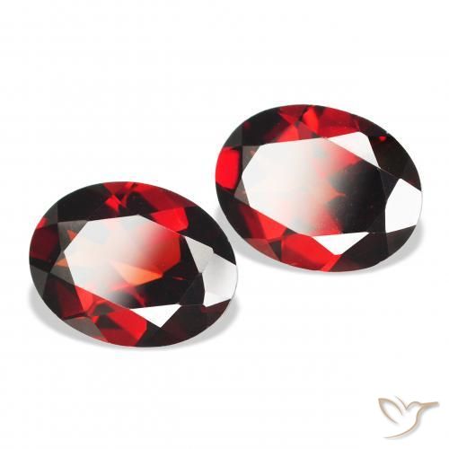 Gemme di Granato Almandino Rosso Sangue Profondo naturale da 3.94 ct, Ovale, VVS-VS