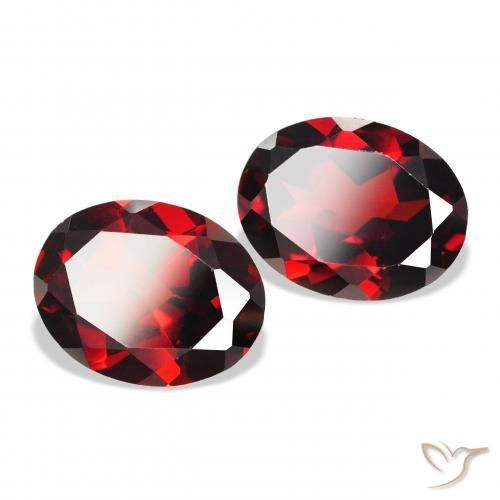 Gemme di Granato Almandino Rosso Sangue Profondo naturale da 4.36 ct, Ovale, VVS-VS