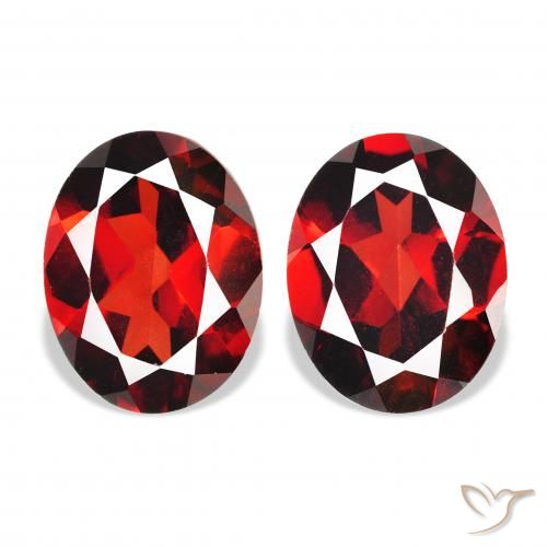 Gemme di Granato Almandino Rosso scuro naturale da 3.99 ct, Ovale, VVS-VS