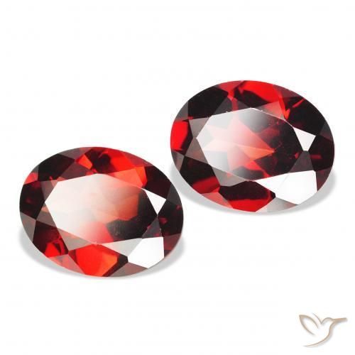 Gemme di Granato Almandino Rosso scuro naturale da 3.99 ct, Ovale, VVS-VS