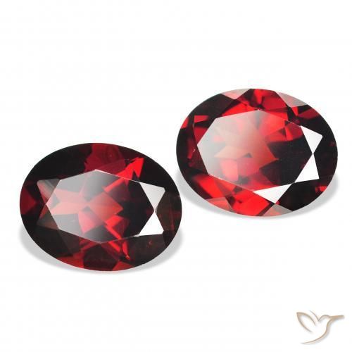 Gemme di Granato Almandino Rosso scuro naturale da 4.27 ct, Ovale, VVS-VS