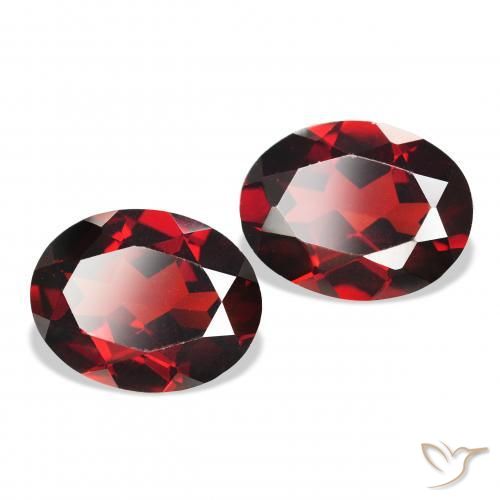 Gemme di Granato Almandino Rosso scuro naturale da 4.19 ct, Ovale, VVS-VS