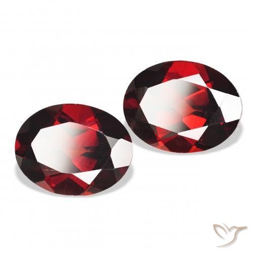 Gemme di Granato Almandino Rosso Sangue Profondo naturale da 4.41 ct, Ovale, VVS-VS