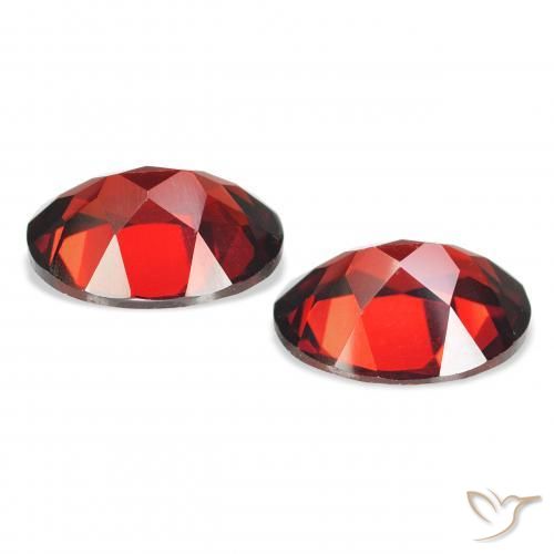 Gemme di Granato Almandino Rosso Sangue Profondo naturale da 4.41 ct, Ovale, VVS-VS