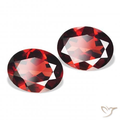 Gemme di Granato Almandino Rosso Sangue Profondo naturale da 3.85 ct, Ovale, VVS-VS