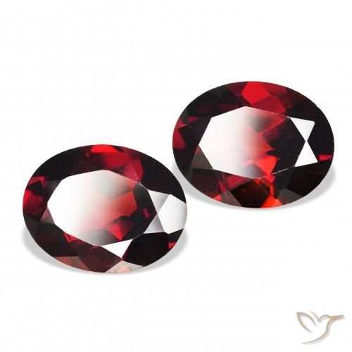Gemme di Granato Almandino Rosso Sangue Profondo naturale da 4.50 ct, Ovale, VVS-VS