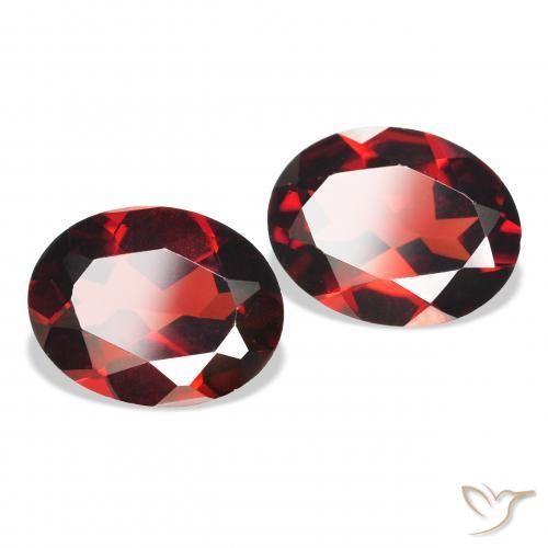 Gemme di Granato Almandino Rosso scuro naturale da 3.95 ct, Ovale, VVS-VS