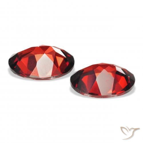 Gemme di Granato Almandino Rosso Sangue Profondo naturale da 3.81 ct, Ovale, VVS-VS