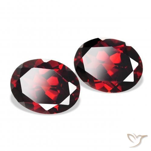Gemme di Granato Almandino Rosso scuro naturale da 4.61 ct, Ovale, VVS-VS