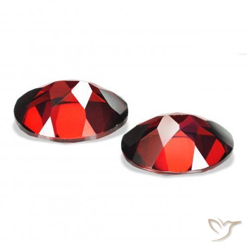 Gemme di Granato Almandino Rosso scuro naturale da 4.61 ct, Ovale, VVS-VS
