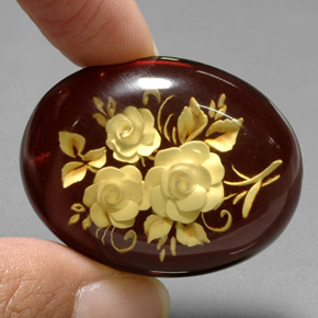 Ambra naturale marrone da 28,39 ct, forma fantasia, traslucido