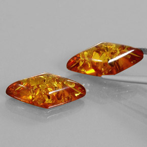 Ambra naturale arancione da  ct, forma fantasia, trasparente