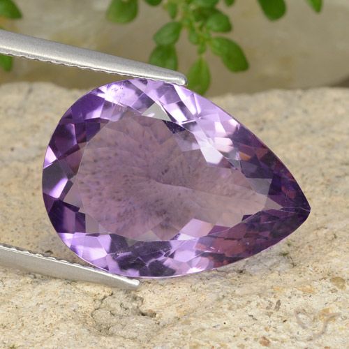Ametista Viola violaceo medio-chiaro naturale da 7.66 ct, Forma a pera, VS