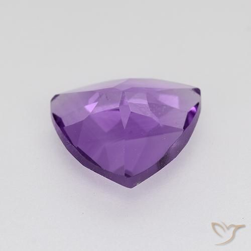 Ametista Viola violaceo medio-scuro naturale da 1.36 ct, Taglio trillion, VVS-VS