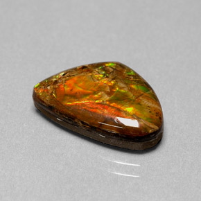 Ammolite naturale multicolore da 5,71 ct, forma fantasia, opaco