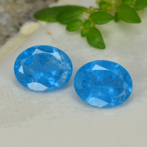 Gemme di Apatite Blu intenso naturale da 0.74 ct, Taglio ovale, VS-SI