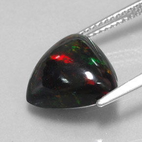 Opale nero naturale multicolore da 4,00 ct, trillion, opaco