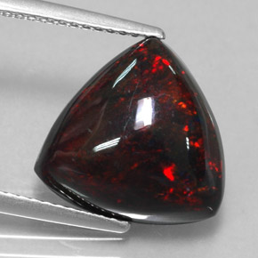 Opale nero naturale multicolore da 4,03 ct, trillion, opaco
