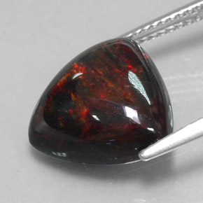 Opale nero naturale multicolore da 4,03 ct, trillion, opaco