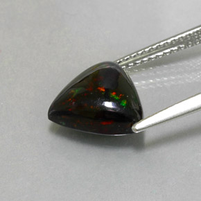 Opale nero naturale multicolore da 1,88 ct, trillion, opaco