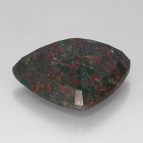 Pietra del sangue Verde maculato naturale da 31.69 ct, Taglio trillion, Opaco