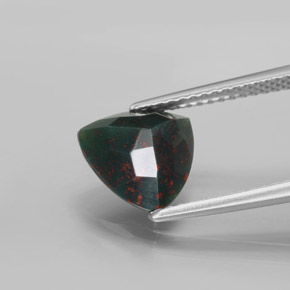 Eliotropio naturale verde da 1,90 ct, trillion, opaco