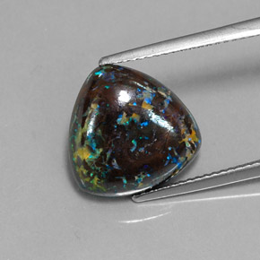 Opale boulder naturale multicolore da 7,96 ct, trillion, opaco