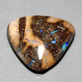 Opale boulder naturale multicolore da 25,23 ct, trillion, opaco
